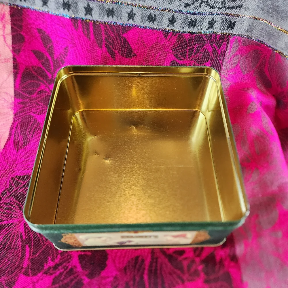 Vintage 1999 Hershey's Milk Chocolate Tin. EUC.